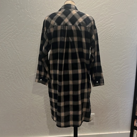 A plaid dress - Picture 2 of 2